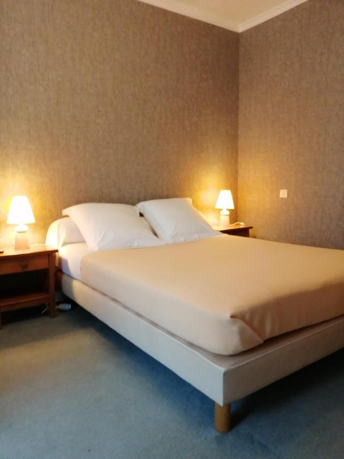 Le Casse Noisettes Hotell Gourin Exteriör bild
