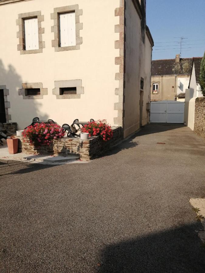 Le Casse Noisettes Hotell Gourin Exteriör bild