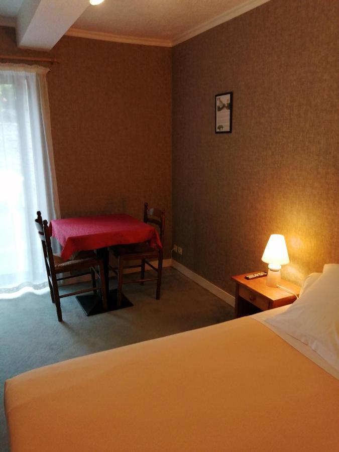 Le Casse Noisettes Hotell Gourin Exteriör bild