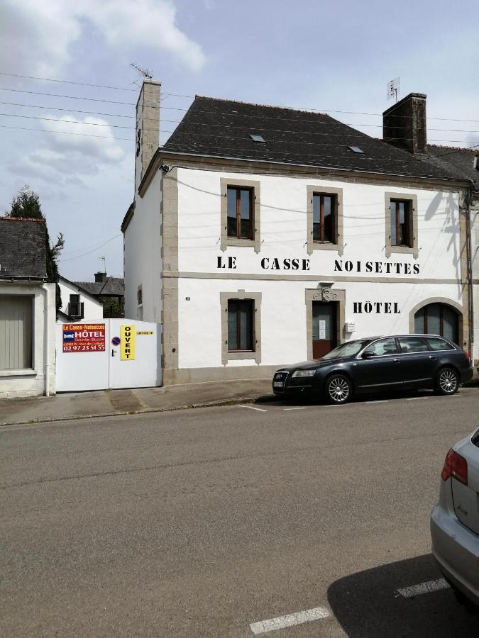 Le Casse Noisettes Hotell Gourin Exteriör bild